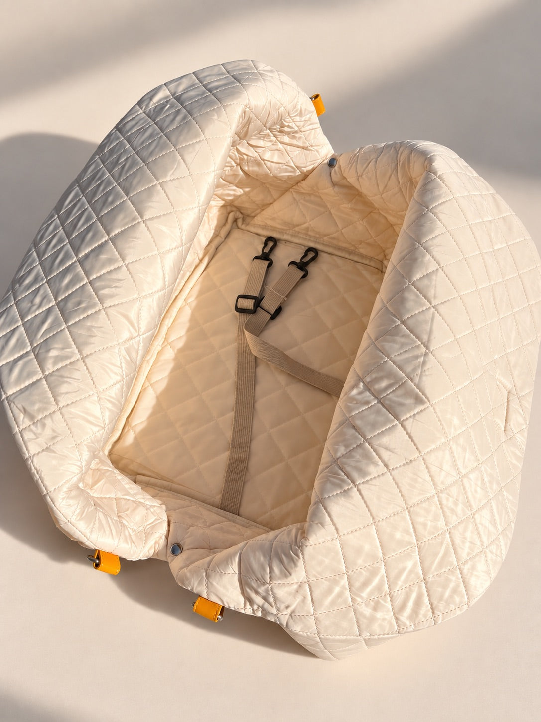 Intérieur du sac DeixGo avec ses deux attaches visibles